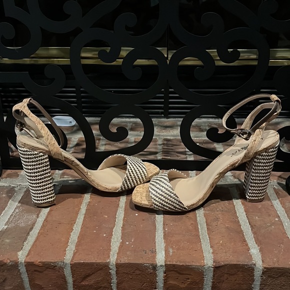 🔥🔥Liliana Sandals! Beautiful Tan and Brown Block Heel! Size:10 Like New!!!! - Picture 5 of 6